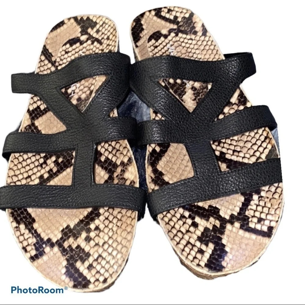 Via Spiga black snake print women’s sandals slides Sz 39